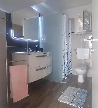 Lanterna Apartman Brzac